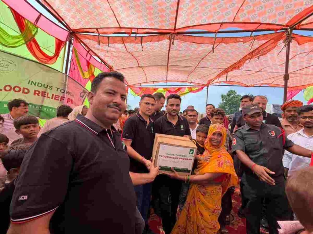Indus Towers Pragati CSR team distributing emergency flood relief kits to families in Uttar Pradesh