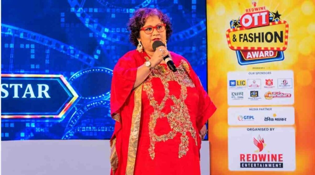 Paramita Munsi winning Best Original Story Writer award for Bengali series BB Bakshi on Fridaay OTT